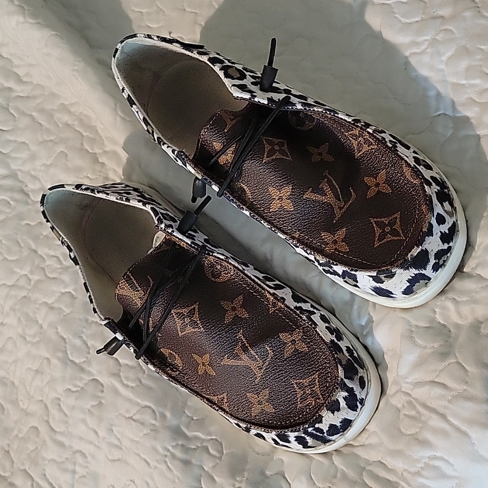 Shoes sz 7 (Not Authentic)